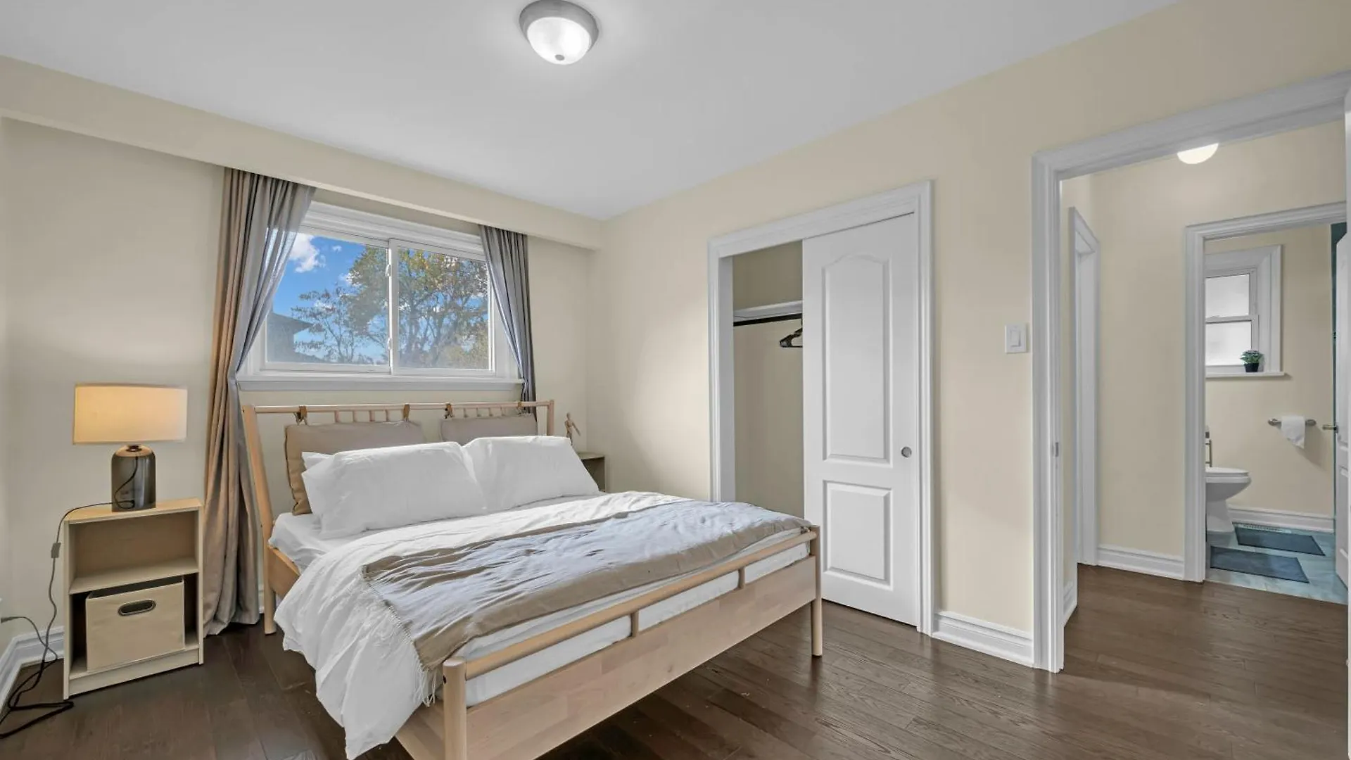 Apartmán Luxury Renovated House In Prime Location With Parking Toronto