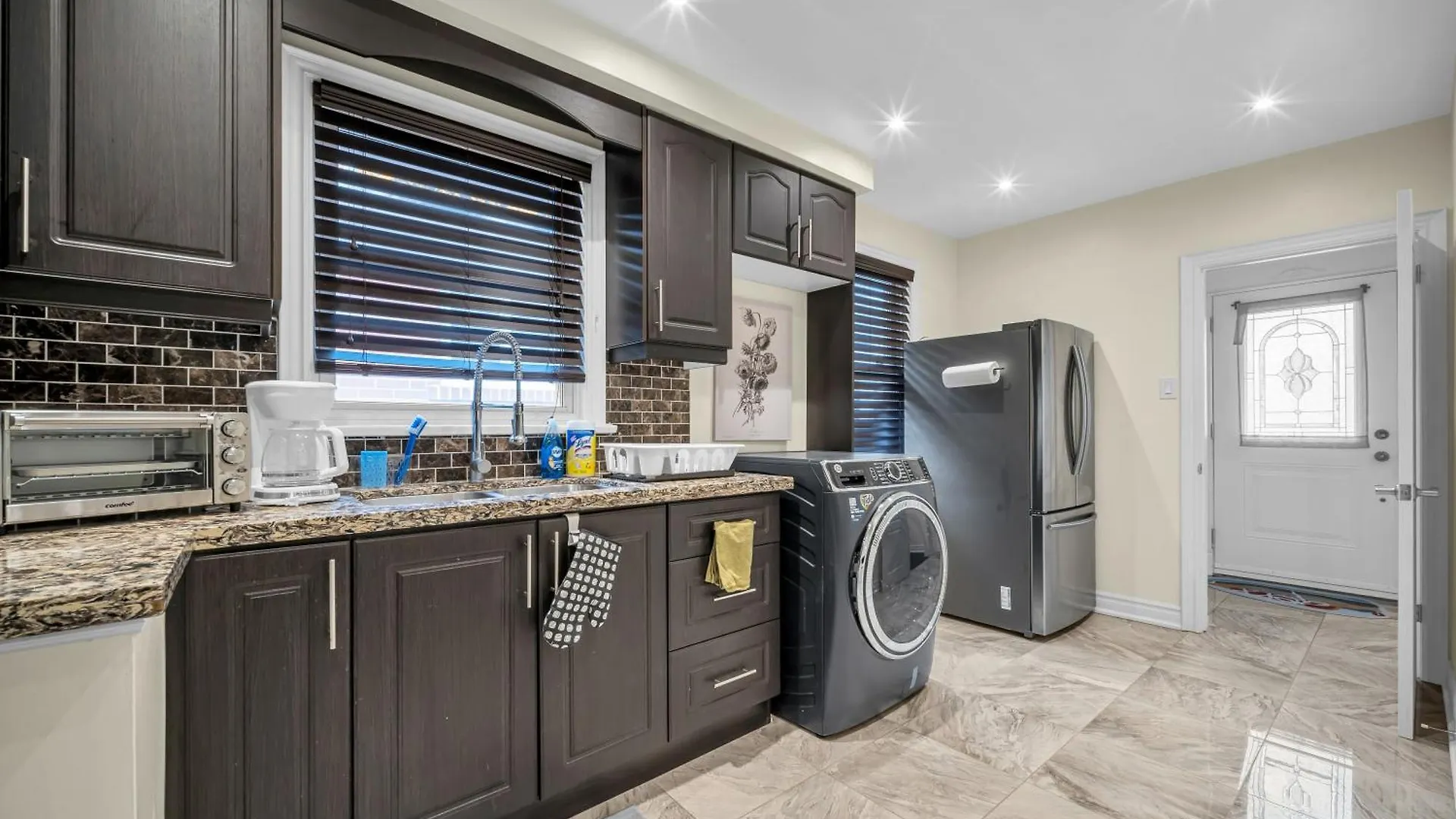 Apartmán Luxury Renovated House In Prime Location With Parking Toronto