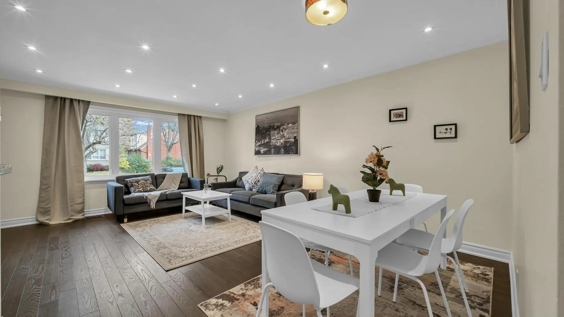 Apartmán Luxury Renovated House In Prime Location With Parking Toronto
