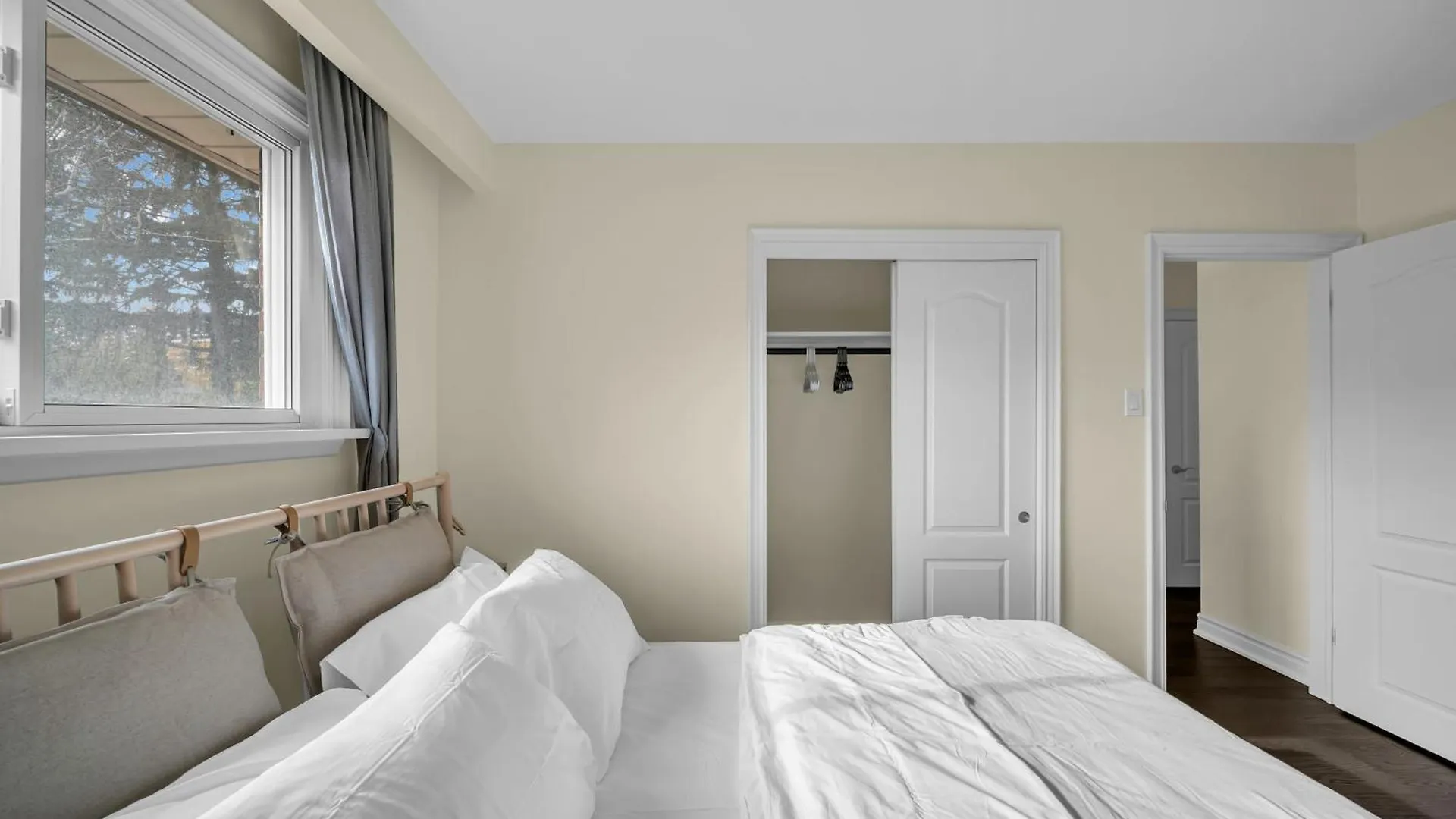 Apartmán Luxury Renovated House In Prime Location With Parking Toronto 0*,  Kanada