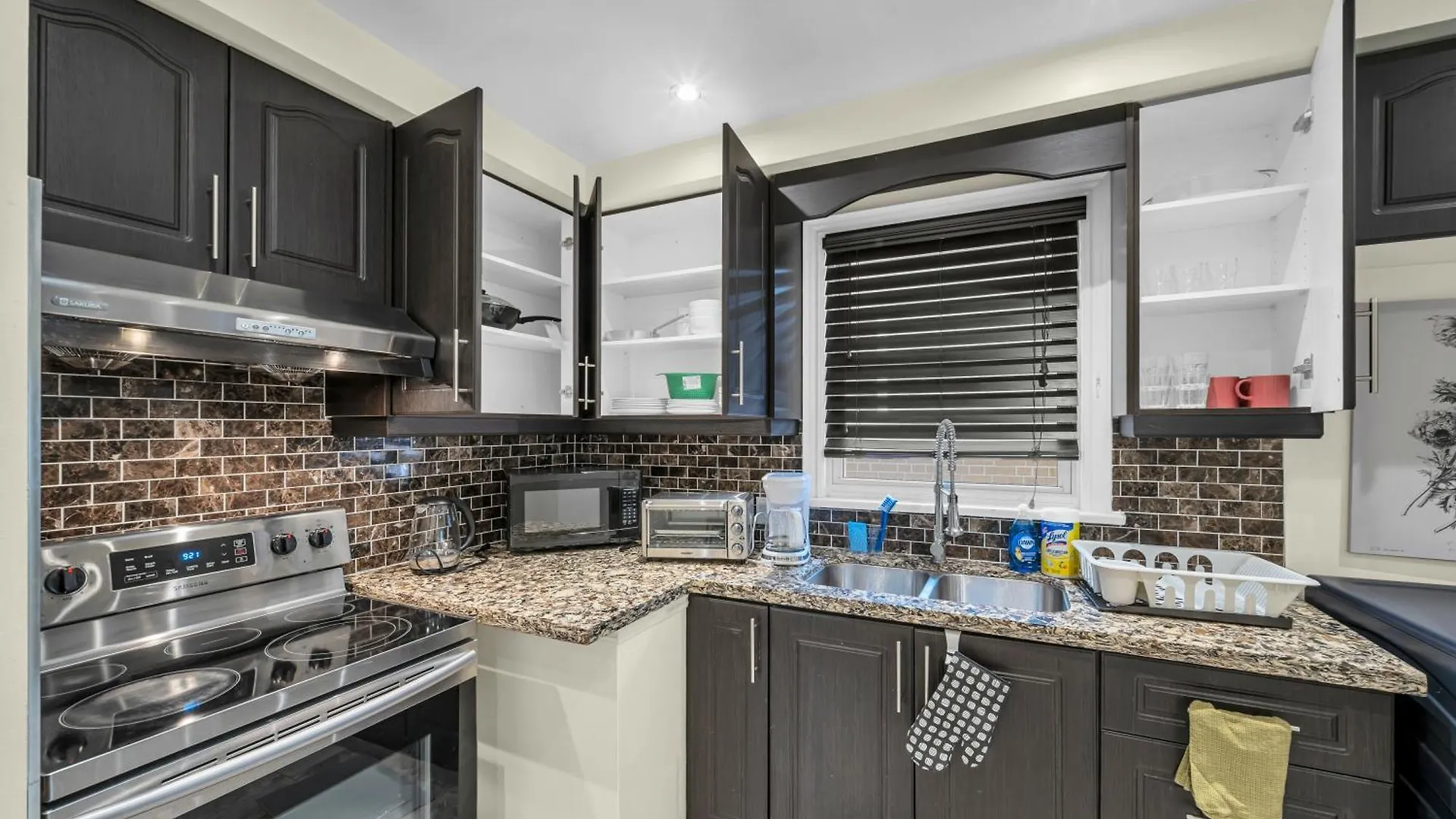 Apartmán Luxury Renovated House In Prime Location With Parking Toronto 0*,  Kanada