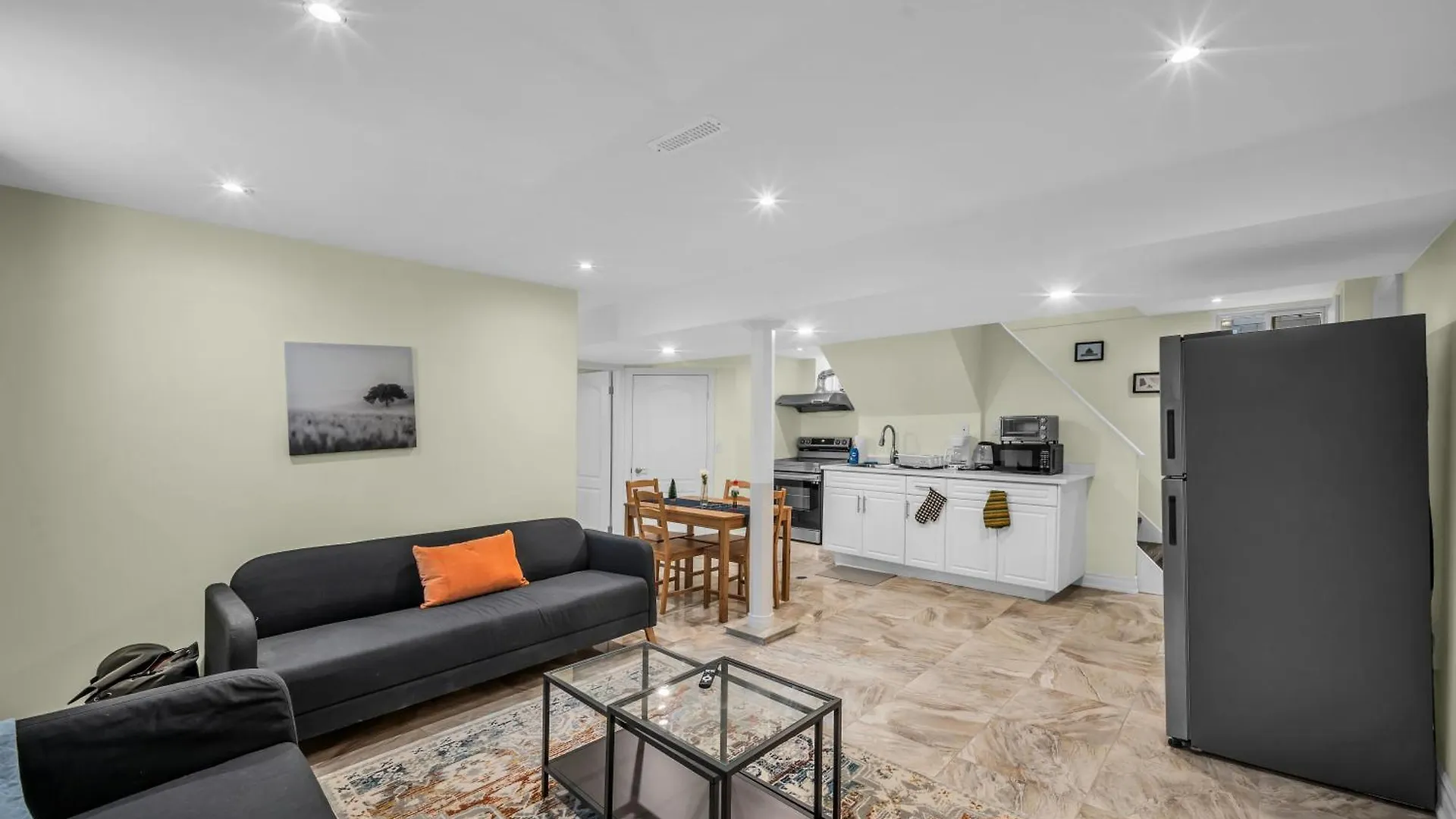 Apartmán Luxury Renovated House In Prime Location With Parking Toronto