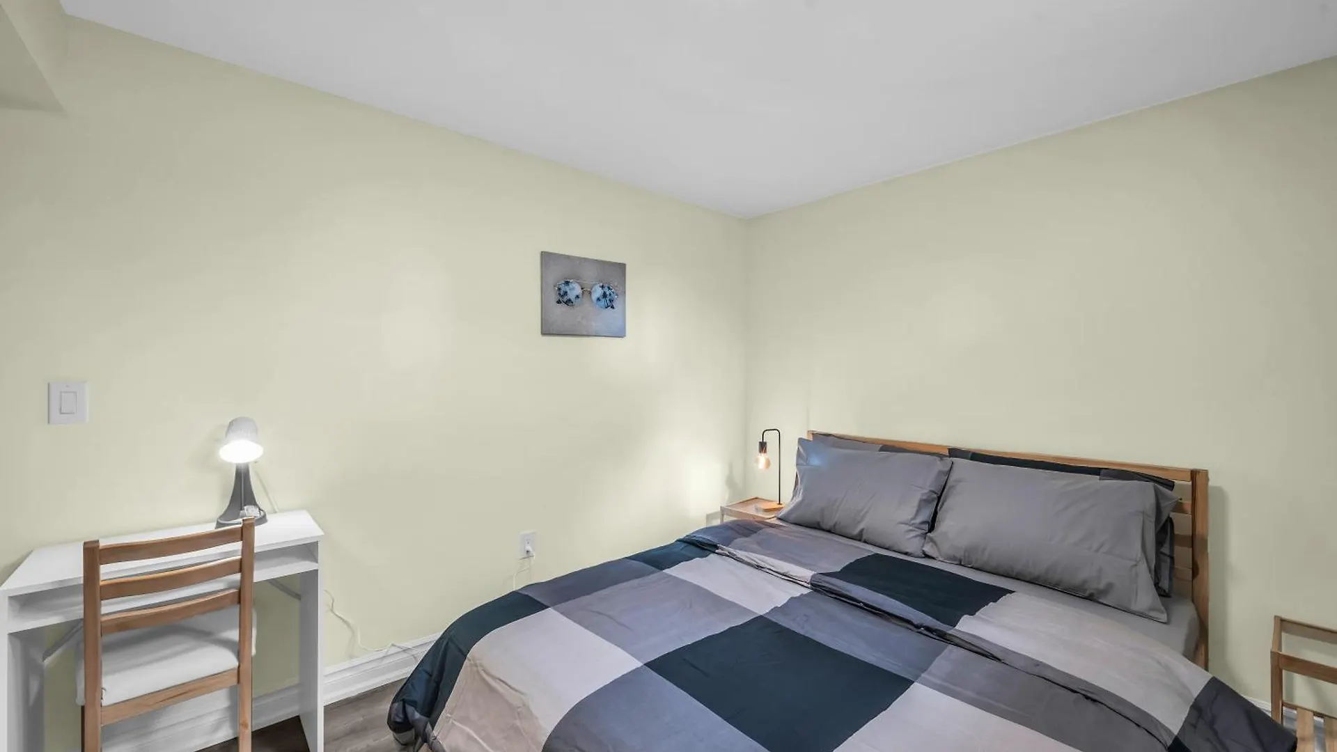 Apartmán Luxury Renovated House In Prime Location With Parking Toronto