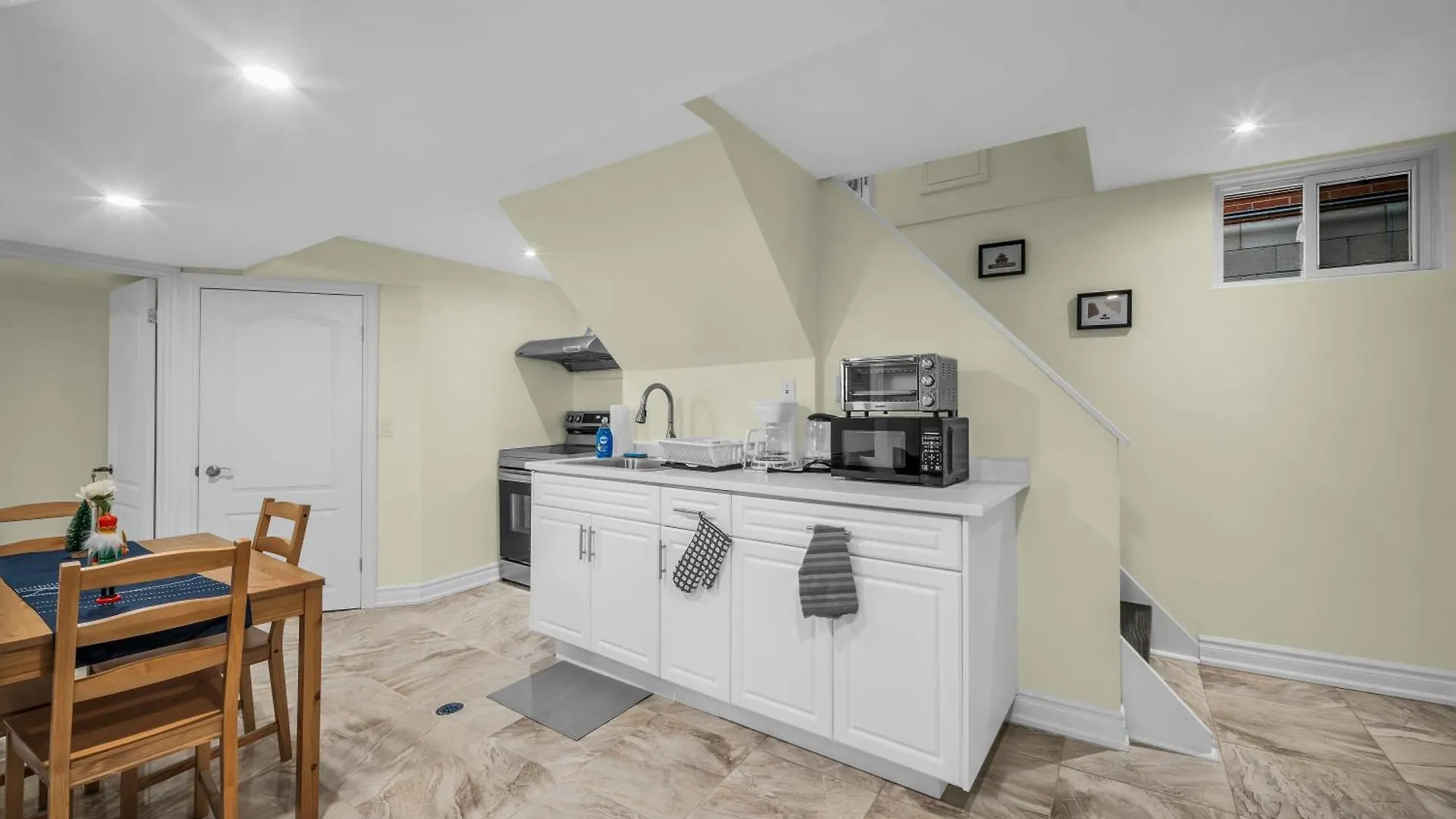 Apartmán Luxury Renovated House In Prime Location With Parking Toronto