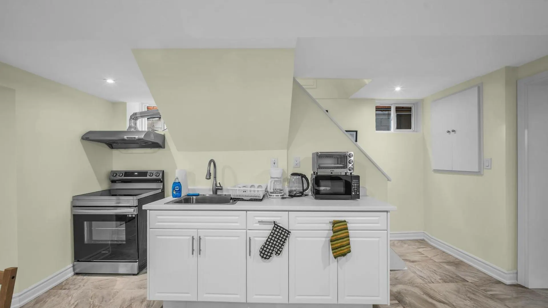 Apartmán Luxury Renovated House In Prime Location With Parking Toronto 0*,  Kanada