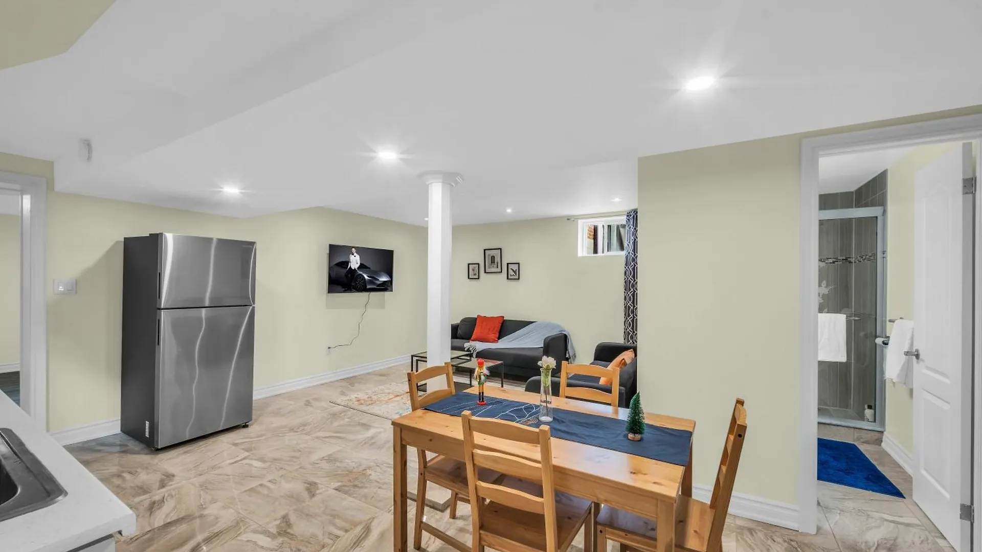 Apartmán Luxury Renovated House In Prime Location With Parking Toronto